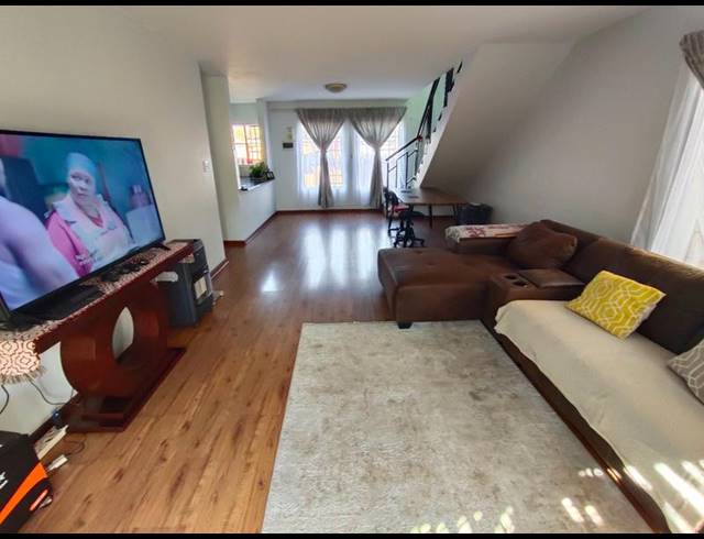 4 BEDROOM APARTMENT FOR SALE IN THERESAPARK